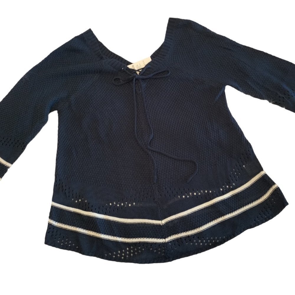 (301) Hannah Navy blue V neck sweater size S